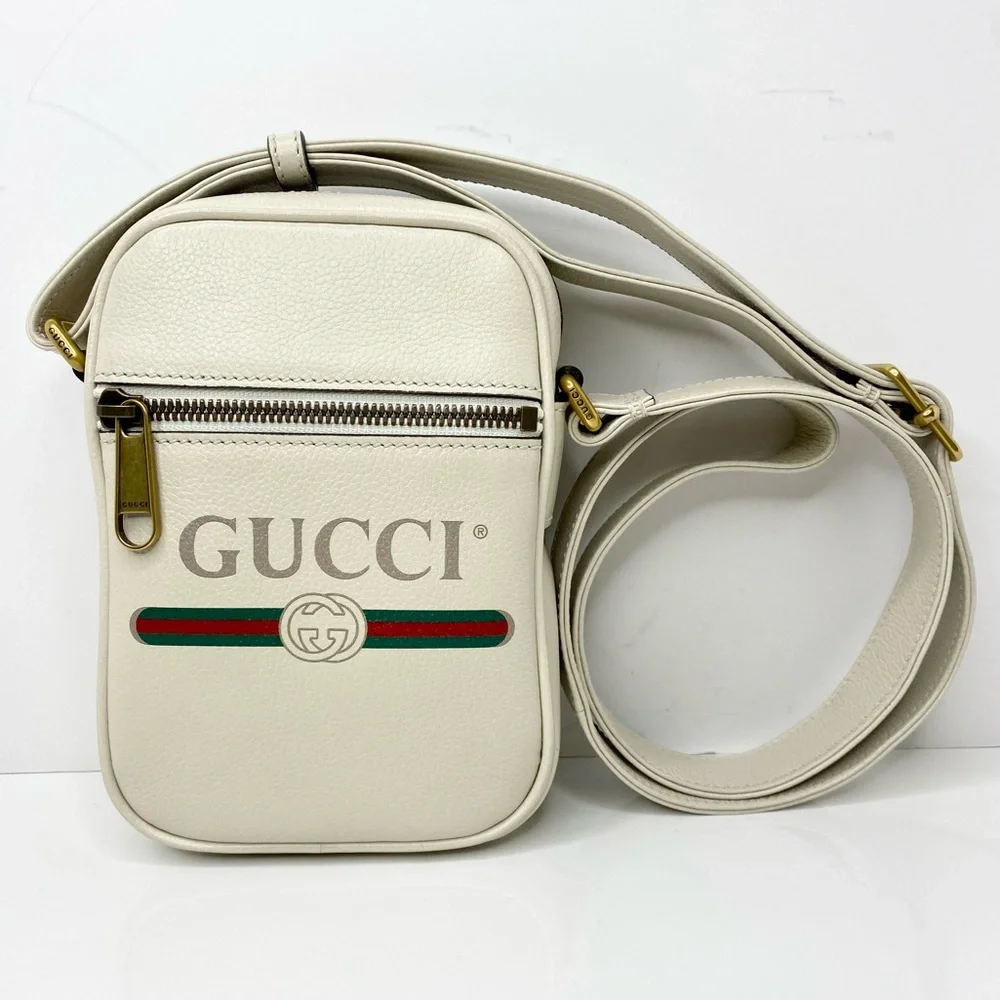 Authentic Gucci Grained Calfskin Logo Messenger Bag - Picture 2 of 15